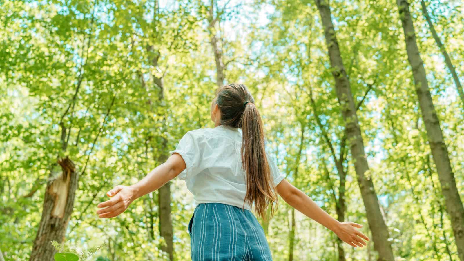 nature woman happy